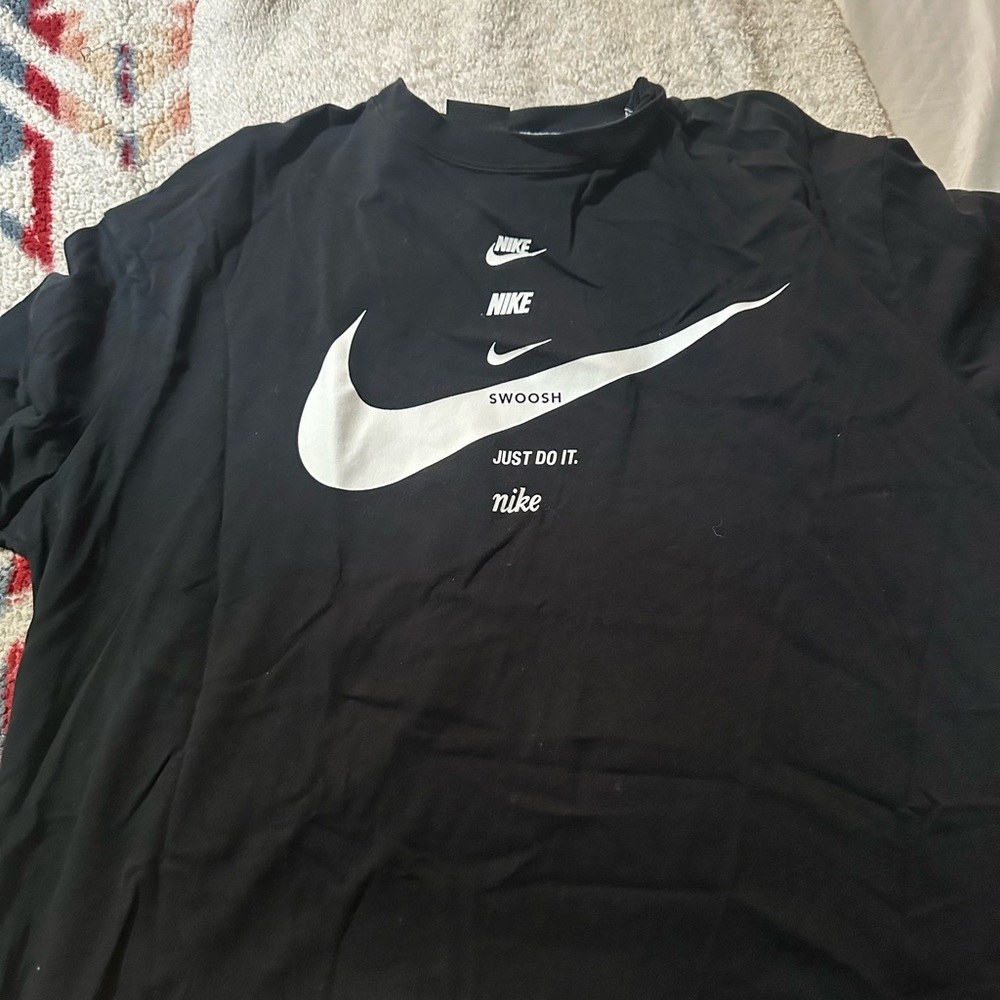Nike Black and White Short Sleeve Tee